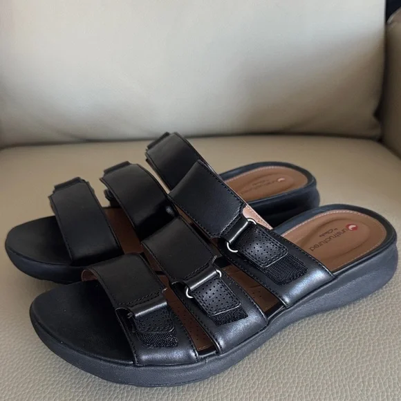 Clark’s sandals - Picture 1 of 6